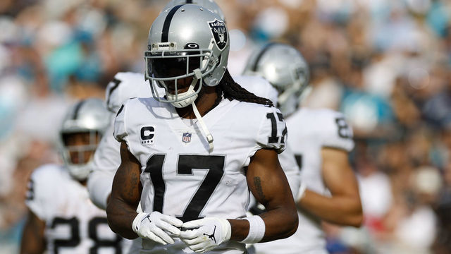 JACKSONVILLE, FL - NOVEMBER 06: Las Vegas Raiders wide receiver Davante Adams (17) during the game between the Las Vegas Raiders and the Jacksonville Jaguars on November 6, 2022 at TIAA Bank Field in Jacksonville, Fl.