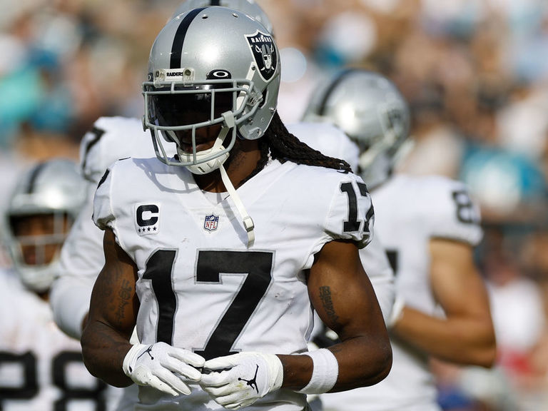 Raiders' Davante Adams 'absolutely' wants to remain with Las Vegas