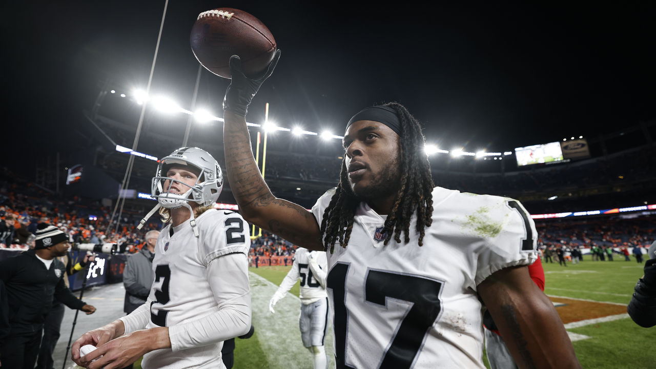 Adams' 35-yard TD in OT powers Raiders past Broncos 22-16 - The