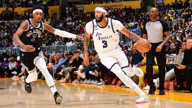 LOS ANGELES, CA - NOVEMBER 20: Anthony Davis #3 of the Los Angeles Lakers drives to the basket during the game against the San Antonio Spurs on November 20, 2022 at Crypto.Com Arena in Los Angeles, California. NOTE TO USER: User expressly acknowledges and agrees that, by downloading and/or using this Photograph, user is consenting to the terms and conditions of the Getty Images License Agreement. Mandatory Copyright Notice: Copyright 2022 NBAE