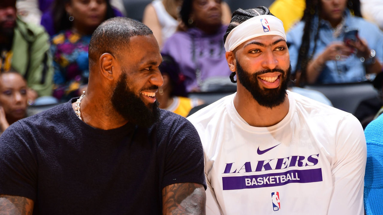 LOS ANGELES, CA - NOVEMBER 20: Anthony Davis #3 and LeBron James #6 of the Los Angeles Lakers smiles during the game against the San Antonio Spurs on November 20, 2022 at Crypto.Com Arena in Los Angeles, California. NOTE TO USER: User expressly acknowledges and agrees that, by downloading and/or using this Photograph, user is consenting to the terms and conditions of the Getty Images License Agreement. Mandatory Copyright Notice: Copyright 2022 NBAE
