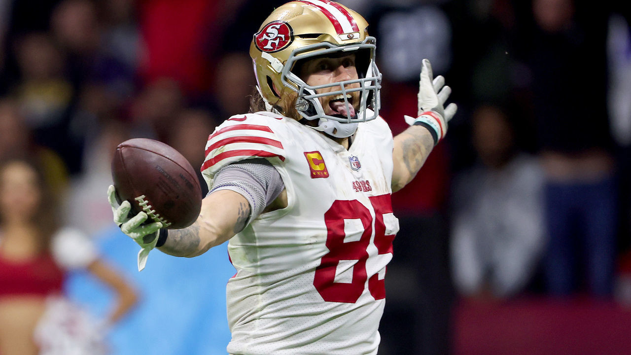 MEXICO CITY, MEXICO - NOVEMBER 21: George Kittle #85 of the San Francisco 49ers scores a touchdown against the Arizona Cardinals during the fourth quarter at Estadio Azteca on November 21, 2022 in Mexico City, Mexico.