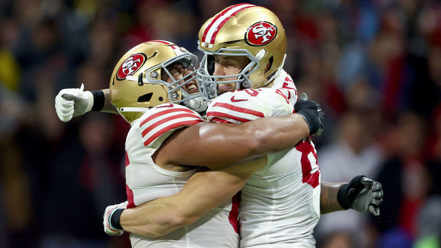 MEXICO CITY, MEXICO - NOVEMBER 21: George Kittle #85 of the San Francisco 49ers (R) celebrates after scoring a touchdown against the Arizona Cardinals during the second quarter at Estadio Azteca on November 21, 2022 in Mexico City, Mexico.