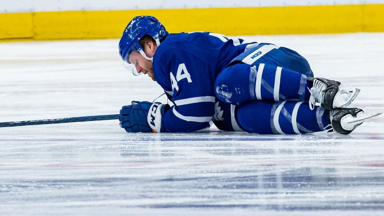 TORONTO, ON - NOVEMBER 21: Toronto Maple Leafs Defenceman Morgan Rielly (44) reacts to an injury during the NHL regular season game between the New York Islanders and the Toronto Maple Leafs on November 21, 2022, at Scotiabank Arena in Toronto, ON, Canada.