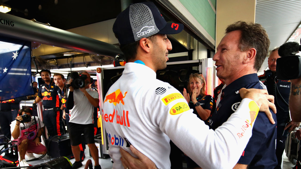 ABU DHABI, UNITED ARAB EMIRATES - NOVEMBER 25: Daniel Ricciardo of Australia and Red Bull Racing hugs Red Bull Racing Team Principal Christian Horner ahead of his final race for the Red Bull Racing team before the Abu Dhabi Formula One Grand Prix at Yas Marina Circuit on November 25, 2018 in Abu Dhabi, United Arab Emirates.