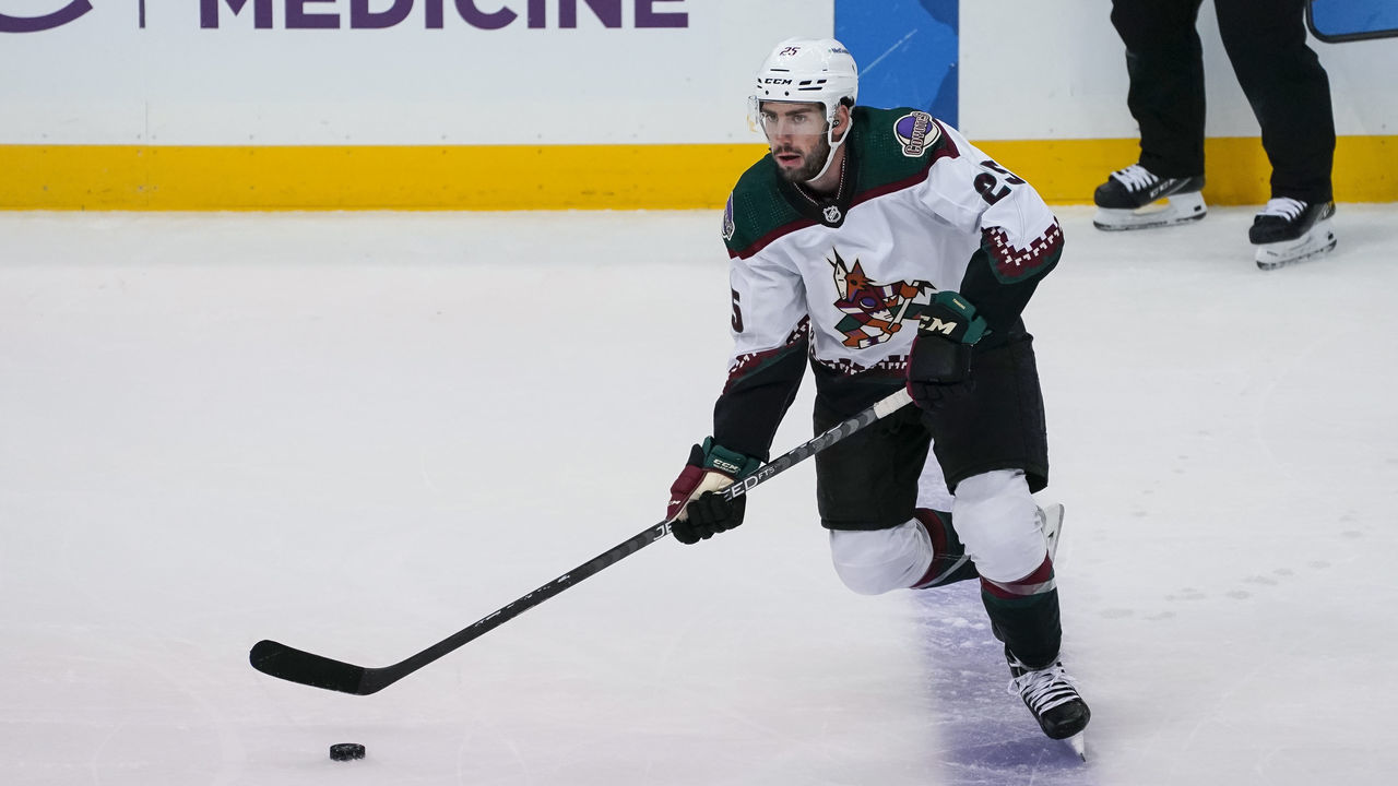 PITTSBURGH, PA - OCTOBER 13: Arizona Coyotes Defenseman Conor Timmins (25) moves the puck during the first period in the NHL game between the Pittsburgh Penguins and the Arizona Coyotes on October 13, 2022, at PPG Paints Arena in Pittsburgh, PA.