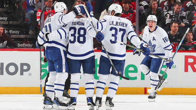 NEWARK, NJ - NOVEMBER 23: John Tavares #91 of the Toronto Maple Leafs celebrates his goal with teammates during the first period of the game against the New Jersey Devils on November 23, 2022 at the Prudential Center in Newark, New Jersey.