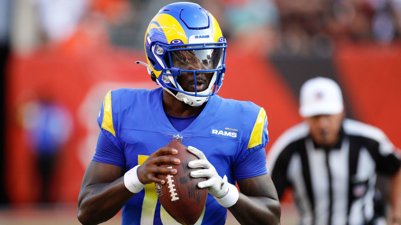 CINCINNATI, OH - AUGUST 27: Los Angeles Rams quarterback Bryce Perkins (16) looks to pass during the game against the Los Angeles Rams and the Cincinnati Bengals on August 27, 2022, at Paycor Stadium in Cincinnati, OH.