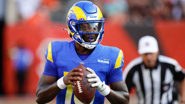 CINCINNATI, OH - AUGUST 27: Los Angeles Rams quarterback Bryce Perkins (16) looks to pass during the game against the Los Angeles Rams and the Cincinnati Bengals on August 27, 2022, at Paycor Stadium in Cincinnati, OH.