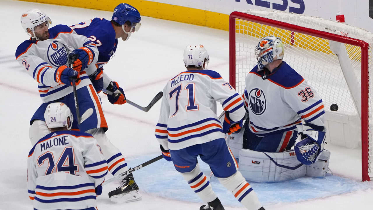 ELMONT, NY - NOVEMBER 23: New York Islanders Left Wing Anders Lee (27) assists on a goal against Edmonton Oilers Goalie Jack Campbell (36) during the second period of the National Hockey League game between the Edmonton Oilers and New York Islanders on November 23, 2022, at UBS Arena in Elmont, NY.
