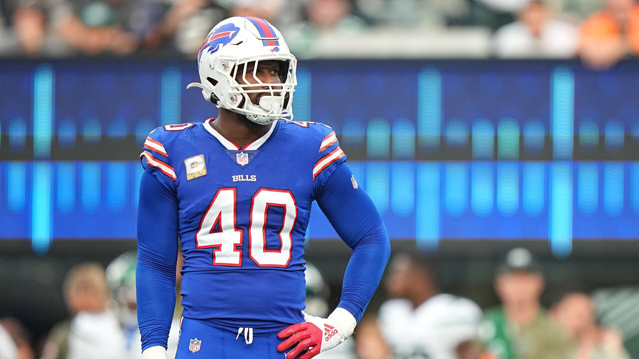 Football: Buffalo Bills Von Miller (40) in action, looks on vs. New York Jets at Met Life Stadium. East Rutherford, NJ 11/6/2022 CREDIT: Erick W. Rasco (Set Number: x164230 TK1)