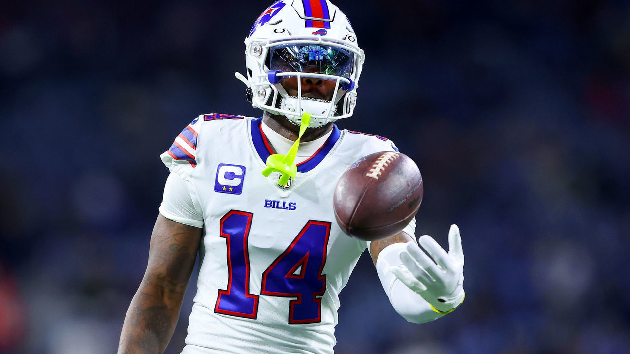 DETROIT, MICHIGAN - NOVEMBER 24: Stefon Diggs #14 of the Buffalo Bills warms up prior to a game against the Detroit Lions at Ford Field on November 24, 2022 in Detroit, Michigan.