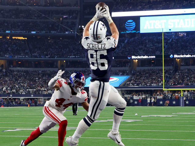 ARLINGTON, TEXAS - NOVEMBER 24: Dalton Schultz #86 of the Dallas Cowboys catches a touchdown pass during the second half in the game against the New York Giants at AT&T Stadium on November 24, 2022 in Arlington, Texas.