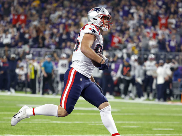 Patriots' Henry disagrees with overturned TD: 'I caught it