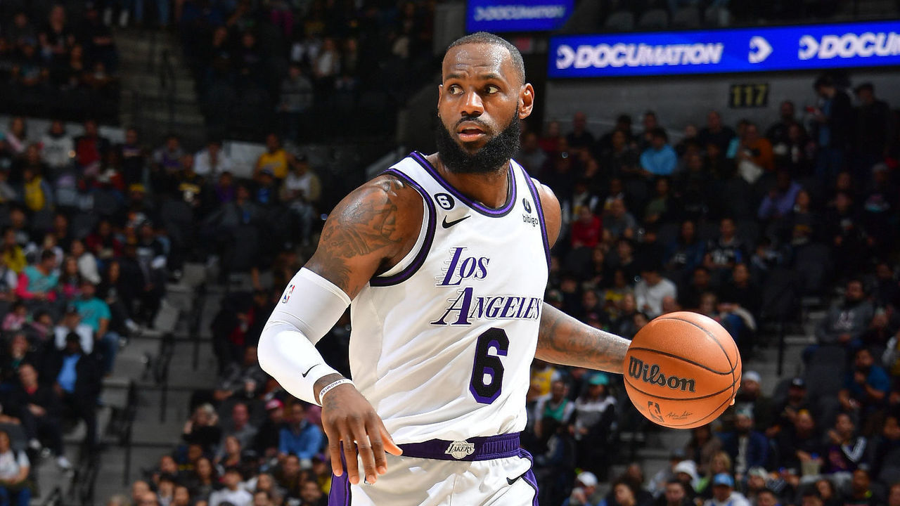 SAN ANTONIO, TX - NOVEMBER 25: LeBron James #6 of the Los Angeles Lakers handles the ball during the game against the San Antonio Spurs on November 25, 2022 at the AT&T Center in San Antonio, Texas. Mandatory Copyright Notice: Copyright 2022 NBAE (Photos by Michael Gonzales/NBAE via Getty Images)