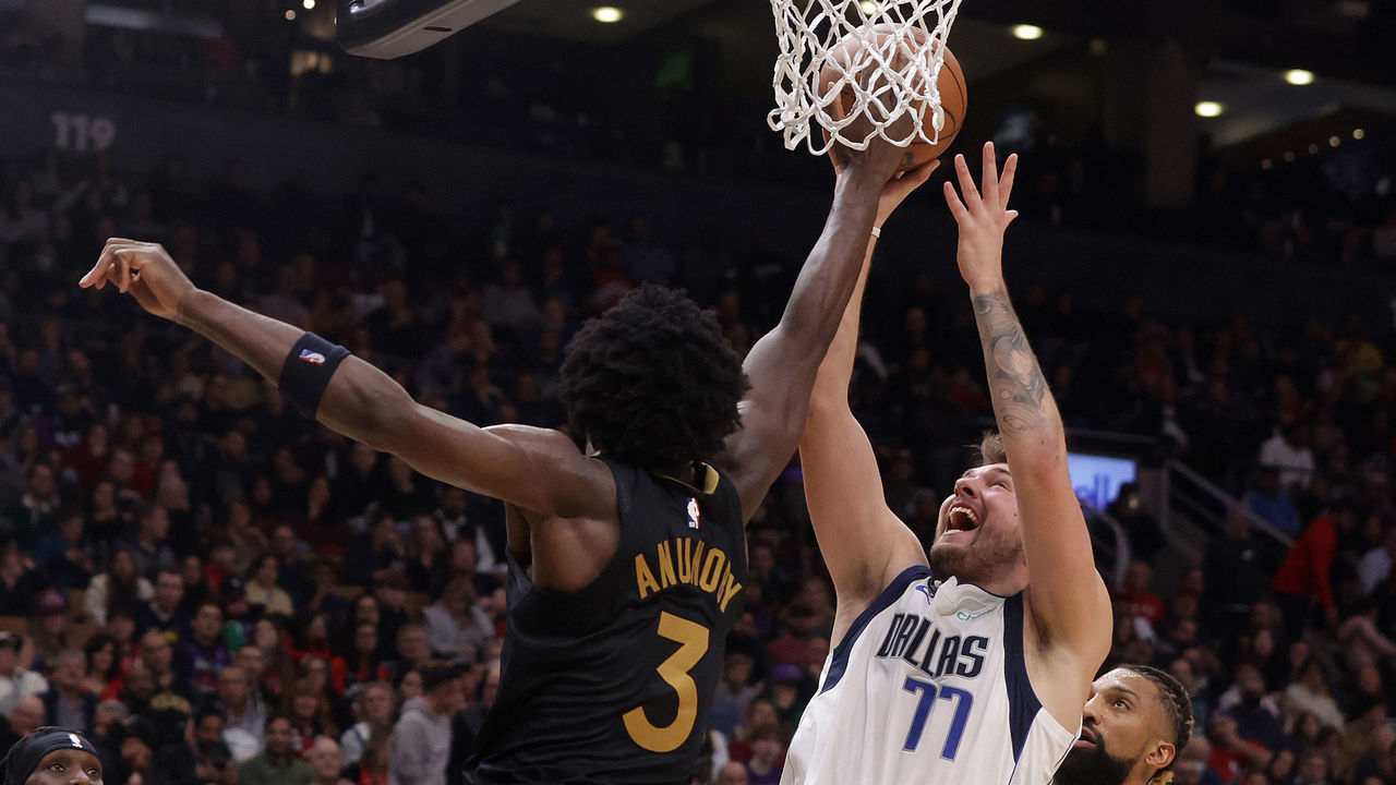 TORONTO, ON - NOVEMBER 26 - Toronto Raptors forward O.G. Anunoby (3) blocks a shot by Dallas Mavericks guard Luka Doncic (77) as the Toronto Raptors beat the Dallas Mavericks 105-100 at Scotiabank Arena in Toronto, November 26, 2022. (Steve Russell/Toronto Star via Getty Images)