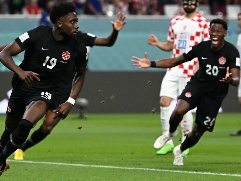 Canada's Alphonso Davies scores goal vs. Croatia in 2'