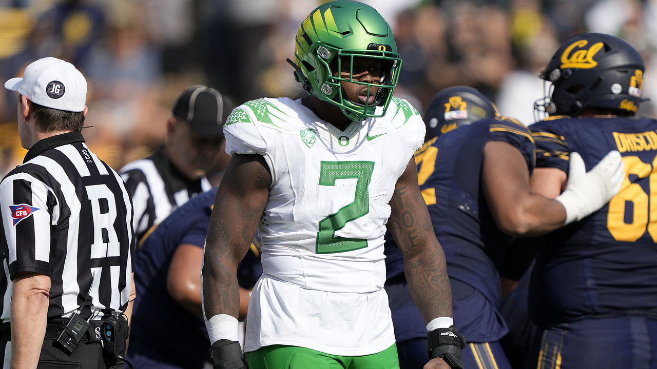 BERKELEY, CALIFORNIA - OCTOBER 29: DJ Johnson #2 of the Oregon Ducks reacts after sacking the quarterback against the California Golden Bears during the second quarter of an NCAA football game at FTX Field at California Memorial Stadium on October 29, 2022 in Berkeley, California.