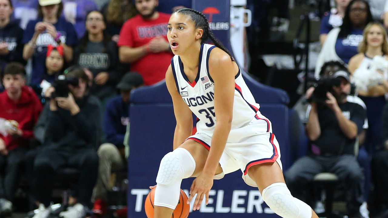STORRS, CT - NOVEMBER 14: UConn Huskies guard Azzi Fudd (35) in action during a women's college basketball game between Texas Longhorns and UConn Huskies on November 14, 2022, at Harry A. Gampel Pavilion in Storrs, CT.