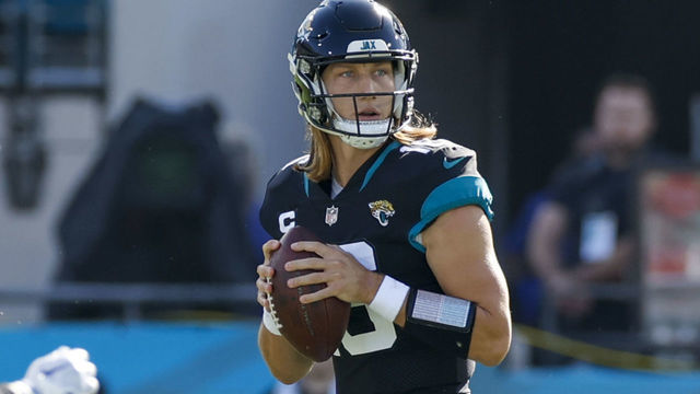 JACKSONVILLE, FL - NOVEMBER 27: Jacksonville Jaguars quarterback Trevor Lawrence (16) looks for a receiver during the game between the Baltimore Ravens and the Jacksonville Jaguars on November 27, 2022 at TIAA Bank Field in Jacksonville, Fl.