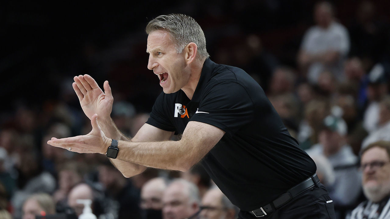 PORTLAND, OREGON - NOVEMBER 24: Head coach Nate Oats of the Alabama Crimson Tide encourages his team during the first half against the Michigan State Spartans at Moda Center on November 24, 2022 in Portland, Oregon.
