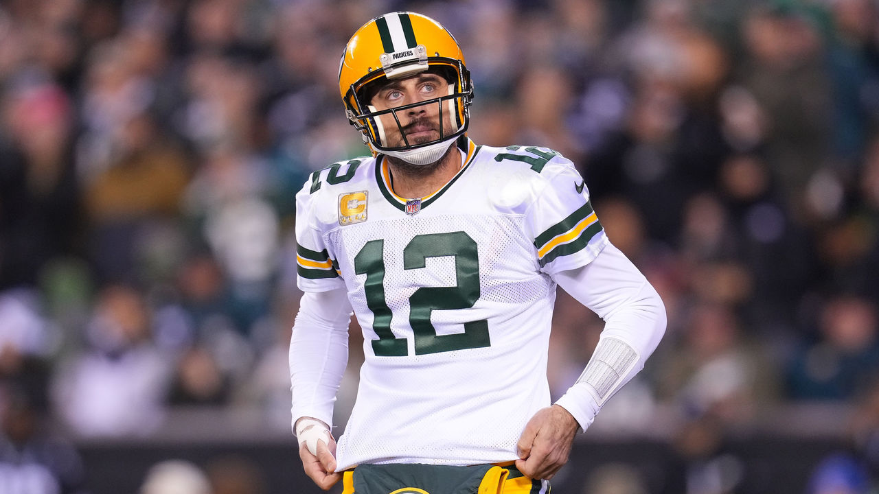 Packers' Aaron Rodgers leaves vs. Eagles with oblique injury