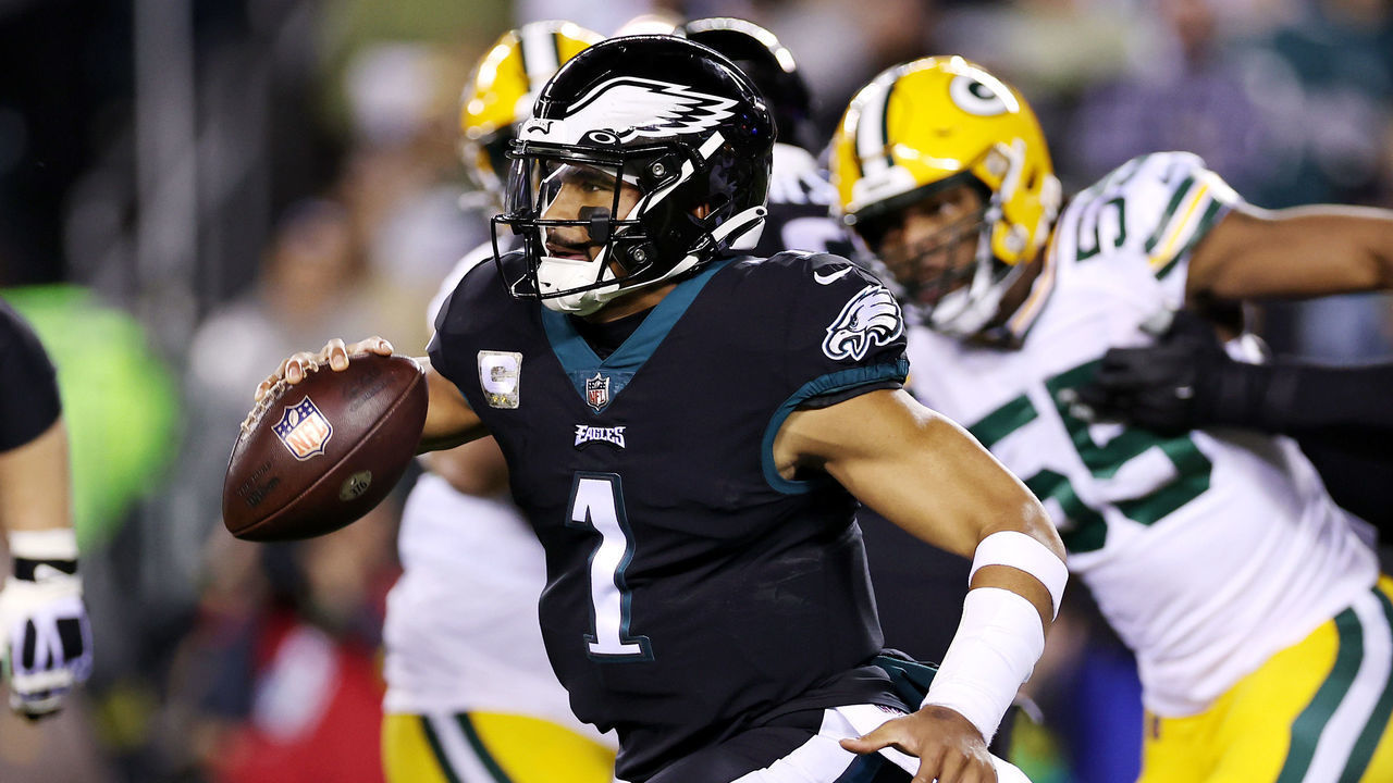 PHILADELPHIA, PENNSYLVANIA - NOVEMBER 27: Jalen Hurts #1 of the Philadelphia Eagles runs with the ball during the first quarter against the Green Bay Packers at Lincoln Financial Field on November 27, 2022 in Philadelphia, Pennsylvania.