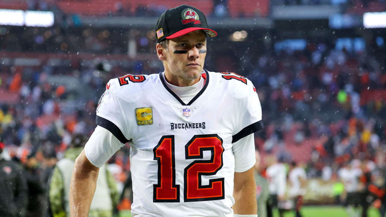 CLEVELAND, OH - NOVEMBER 27: Tampa Bay Buccaneers quarterback Tom Brady (12) leaves the field following the National Football League game between the Tampa Bay Buccaneers and Cleveland Browns on November 27, 2022, at FirstEnergy Stadium in Cleveland, OH.