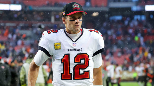 CLEVELAND, OH - NOVEMBER 27: Tampa Bay Buccaneers quarterback Tom Brady (12) leaves the field following the National Football League game between the Tampa Bay Buccaneers and Cleveland Browns on November 27, 2022, at FirstEnergy Stadium in Cleveland, OH.