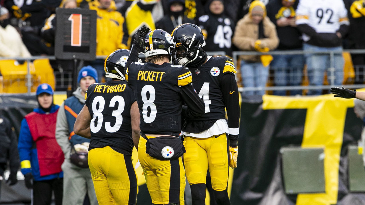 PITTSBURGH, PA - NOVEMBER 13: Pittsburgh Steelers quarterback Kenny Pickett (8) celebrates with Pittsburgh Steelers wide receiver George Pickens (14) after scoring a touchdown during the national football league game between the New Orleans Saints and the Pittsburgh Steelers on November 13, 2022 at Acrisure Stadium in Pittsburgh, PA.