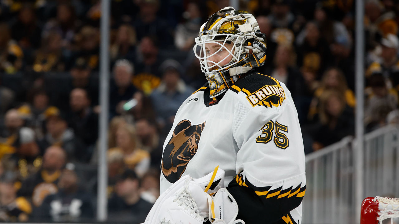 BOSTON, MA - NOVEMBER 25: Linus Ullmark #35 of the Boston Bruins tends goal against the Carolina Hurricanes during the second period at the TD Garden on November 25, 2022 in Boston, Massachusetts. The Bruins won 3-2 in overtime and set a new NHL record for most consecutive wins at home to start a season with 12.