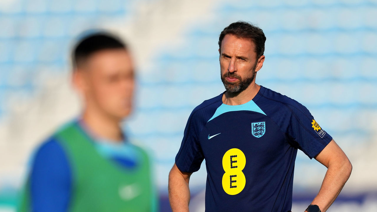 England manager Gareth Southgate and Phil Foden during a training session at the Al Wakrah Sports Complex, Al Wakrah, Qatar. Picture date: Saturday November 26, 2022.