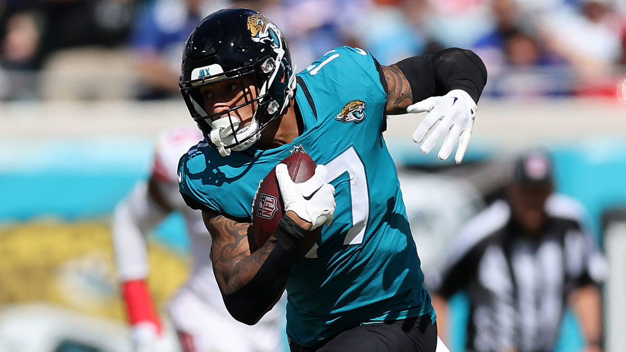 JACKSONVILLE, FLORIDA - OCTOBER 23: Evan Engram #17 of the Jacksonville Jaguars gets the first down in the first quarter against the New York Giants at TIAA Bank Field on October 23, 2022 in Jacksonville, Florida.