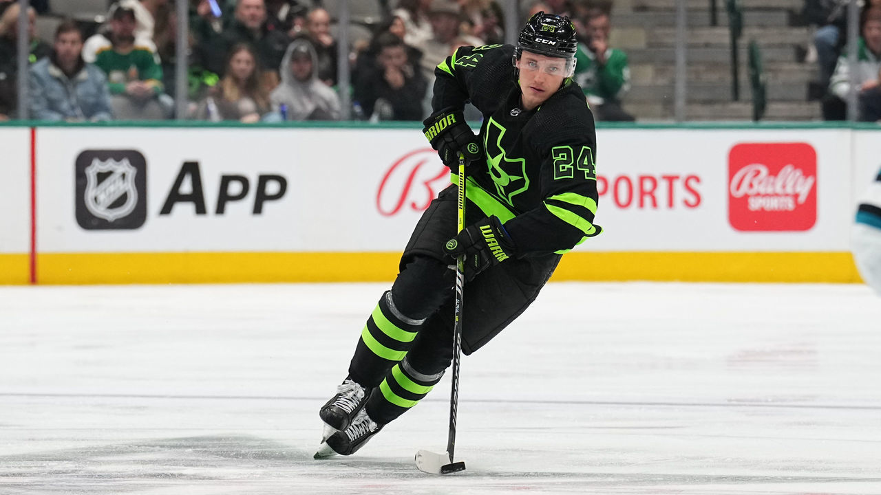 DALLAS, TX - NOVEMBER 11: Roope Hintz #24 of the Dallas Stars skates against the San Jose Sharks at the American Airlines Center on November 11, 2022 in Dallas, Texas.
