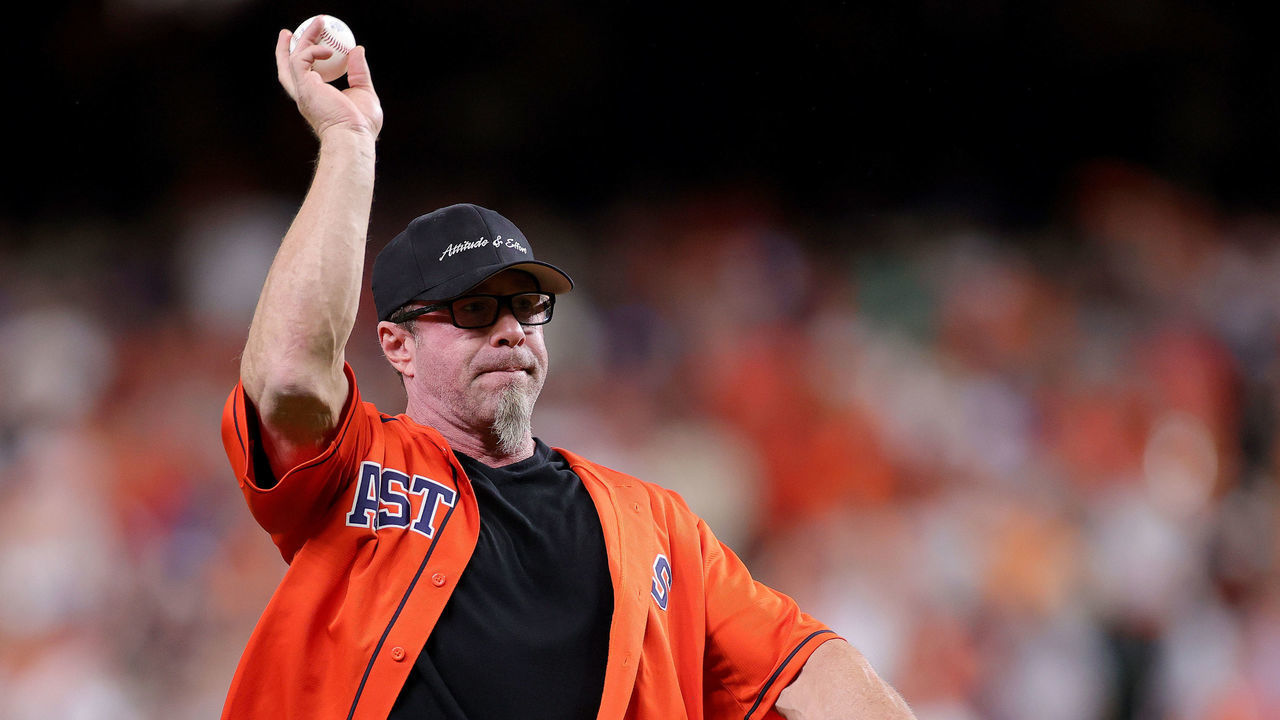 HOUSTON, TEXAS - OCTOBER 27: Former Houston Astros player Jeff Bagwell throws out the first pit prior to Game Two of the World Series between the Houston Astros and the Atlanta Braves at Minute Maid Park on October 27, 2021 in Houston, Texas.