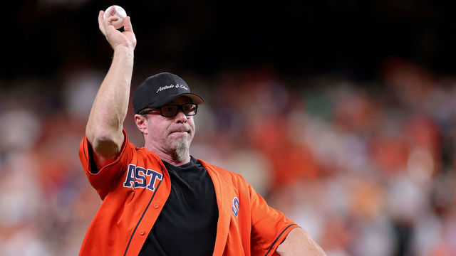 HOUSTON, TEXAS - OCTOBER 27: Former Houston Astros player Jeff Bagwell throws out the first pit prior to Game Two of the World Series between the Houston Astros and the Atlanta Braves at Minute Maid Park on October 27, 2021 in Houston, Texas.