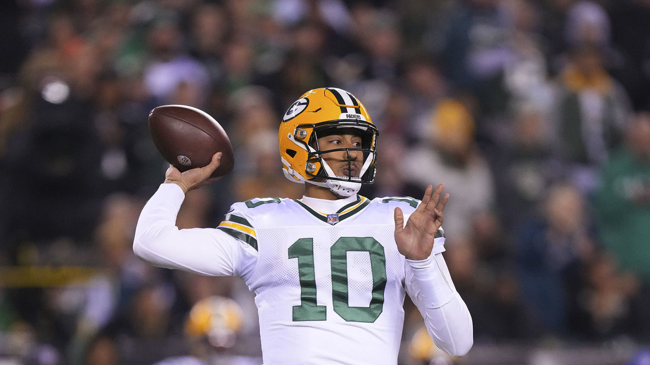 PHILADELPHIA, PA - NOVEMBER 27: Jordan Love #10 of the Green Bay Packers passes the ball against the Philadelphia Eagles at Lincoln Financial Field on November 27, 2022 in Philadelphia, Pennsylvania.