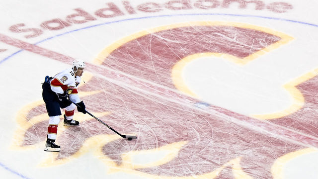 CALGARY, AB - NOVEMBER 29: Florida Panthers Right Wing Matthew Tkachuk (19) warms up before an NHL game between the Calgary Flames and the Florida Panthers on November 29, 2022, at the Scotiabank Saddledome in Calgary, AB.
