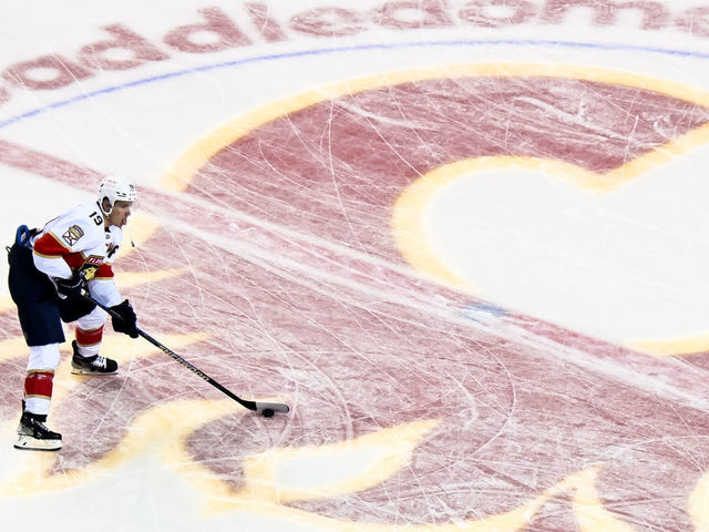 CALGARY, AB - NOVEMBER 29: Florida Panthers Right Wing Matthew Tkachuk (19) warms up before an NHL game between the Calgary Flames and the Florida Panthers on November 29, 2022, at the Scotiabank Saddledome in Calgary, AB.