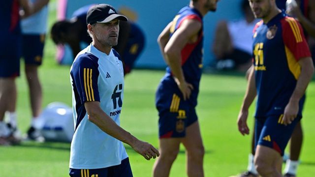 Spain's coach Luis Enrique takes part in a training session at Qatar Universty training site in Doha on November 28, 2022, during the Qatar 2022 World Cup football tournament.