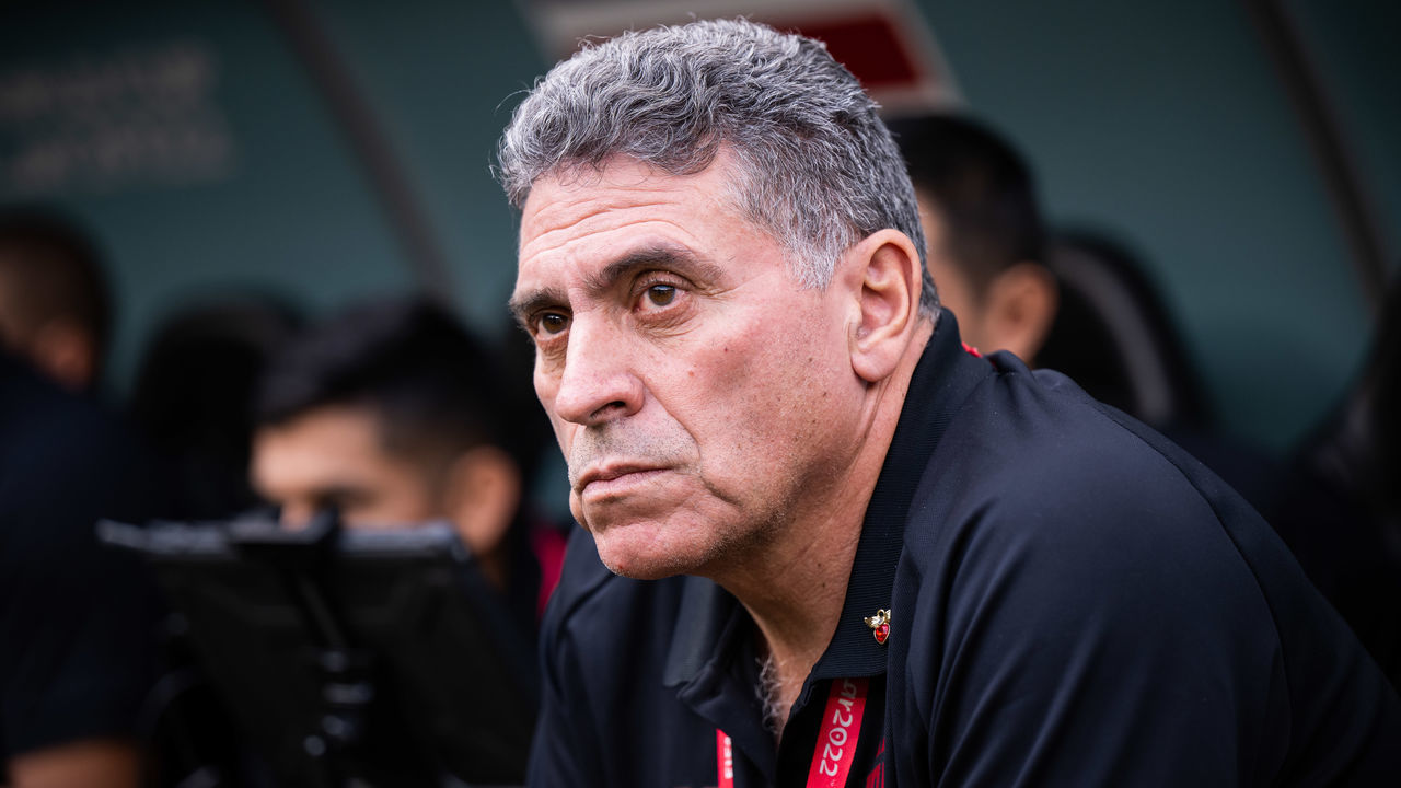 DOHA, QATAR - NOVEMBER 27: Head Coach Luis Fernando Suarez of Costa Rica looks on prior to the FIFA World Cup Qatar 2022 Group E match between Japan and Costa Rica at Ahmad Bin Ali Stadium on November 27, 2022 in Doha, Qatar.