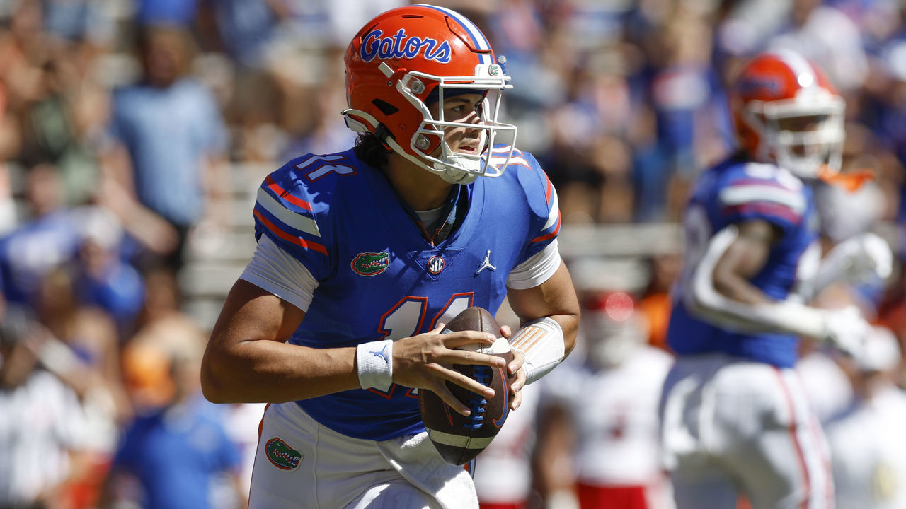GAINESVILLE, FL - OCTOBER 02: Florida Gators quarterback Jalen Kitna (11) looks for a receiver during the game between the Eastern Washington Eagles and the Florida Gators on October 2, 2022 at Ben Hill Griffin Stadium at Florida Field in Gainesville, Fl.