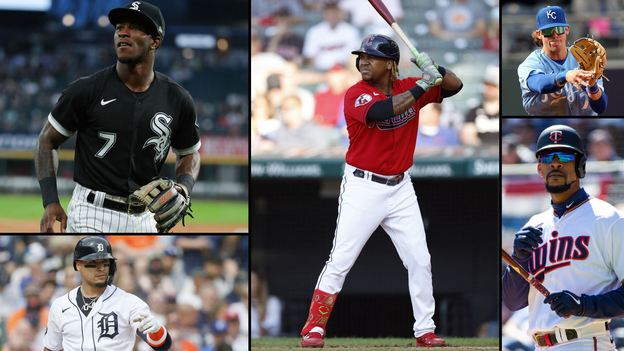 Romy Gonzalez of the Chicago White Sox bats against the Detroit News  Photo - Getty Images