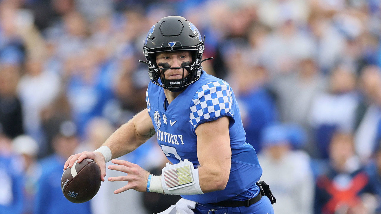 LEXINGTON, KENTUCKY - NOVEMBER 26: Will Levis #7 of the Kentucky Wildcats runs with the ball against the Louisville Cardinals at Kroger Field on November 26, 2022 in Lexington, Kentucky.