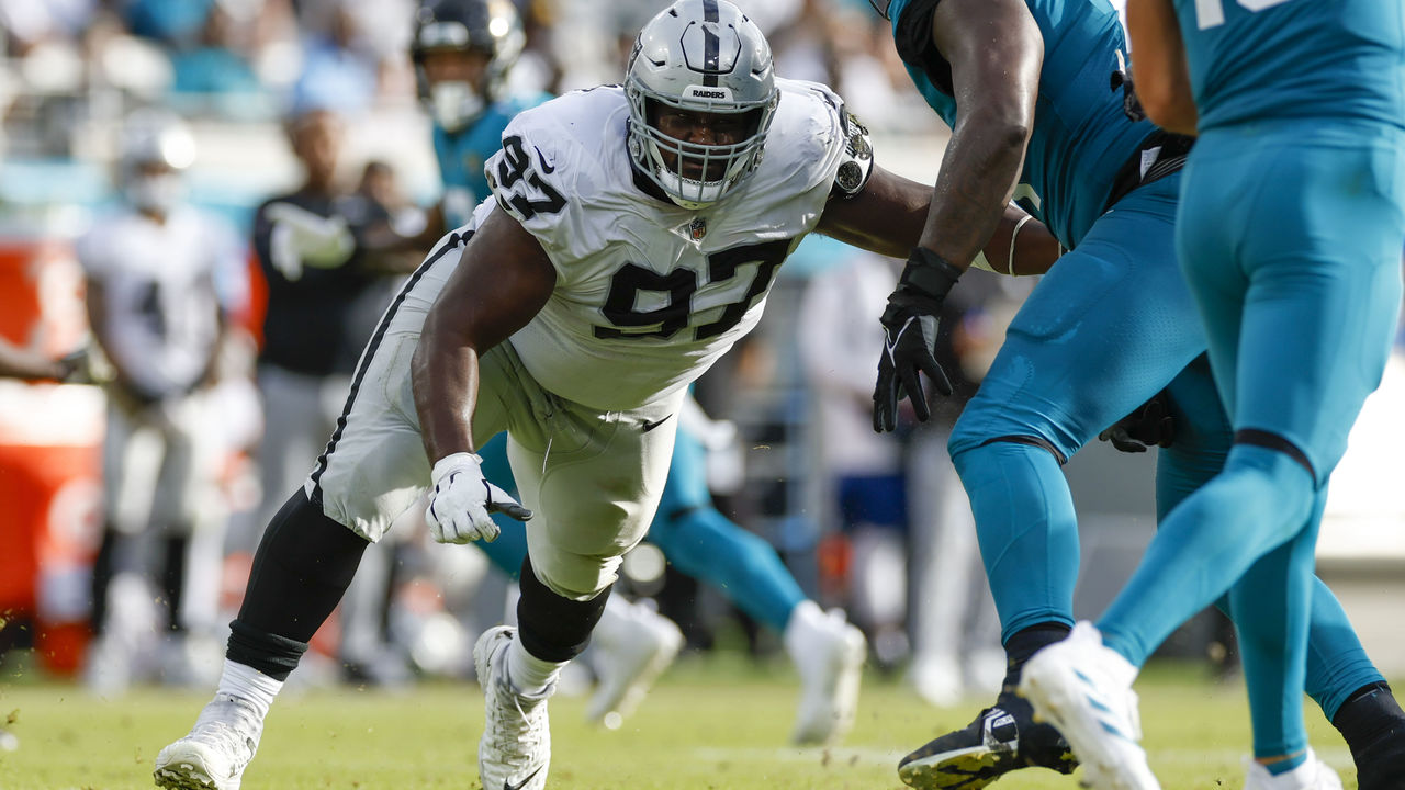 JACKSONVILLE, FL - NOVEMBER 06: Las Vegas Raiders defensive end