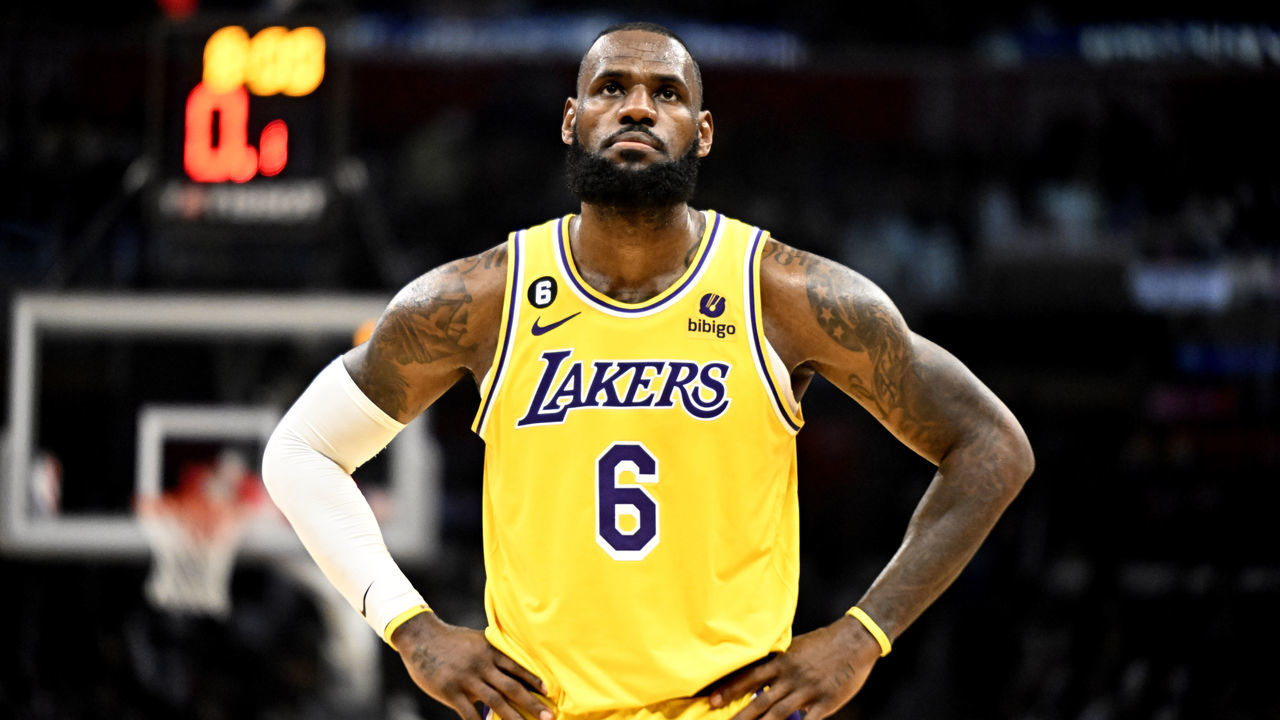 Los Angeles, CA - November 09: LeBron James #6 of the Los Angeles Lakers looks up toward the video board against the LA Clippers in the second half of a NBA basketball game at the Crypto.com Arena in Los Angeles on Wednesday, November 9, 2022.