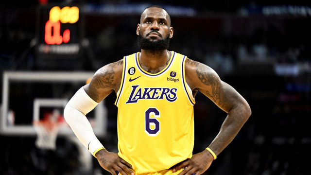 Los Angeles, CA - November 09: LeBron James #6 of the Los Angeles Lakers looks up toward the video board against the LA Clippers in the second half of a NBA basketball game at the Crypto.com Arena in Los Angeles on Wednesday, November 9, 2022.