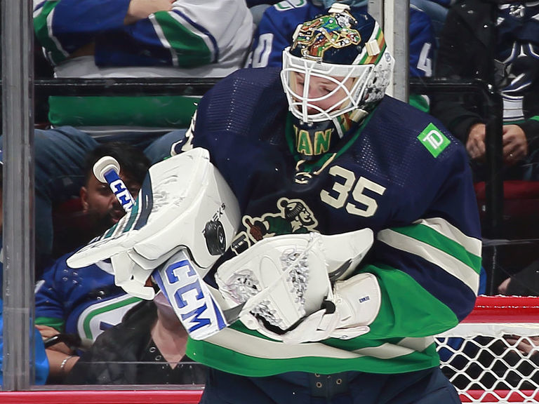 Canucks' Demko Suffers Undisclosed Injury Vs. Panthers | TheScore.com