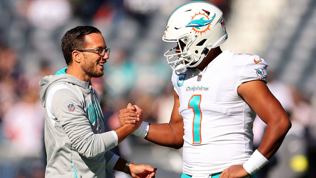 CHICAGO, ILLINOIS - NOVEMBER 06: Head coach Mike McDaniel of the Miami Dolphins speaks with Tua Tagovailoa #1 prior to the game against the Chicago Bears at Soldier Field on November 06, 2022 in Chicago, Illinois.