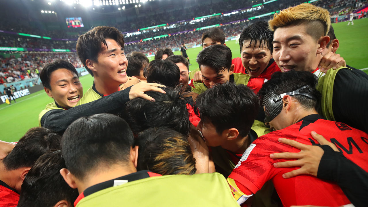 AL RAYYAN, QATAR - DECEMBER 02: Heechan Hwang of Korea Republic celebrates with teammates after scoring the team's second goal during the FIFA World Cup Qatar 2022 Group H match between Korea Republic and Portugal at Education City Stadium on December 02, 2022 in Al Rayyan, Qatar.